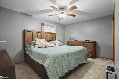 Welcome to this well-maintained and move-in ready 3-bedroom - photo 9