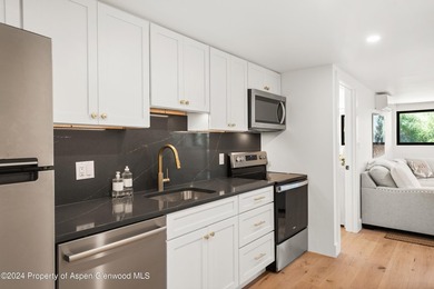 Perched on one of the most optimal locations above Willoughby - photo 26