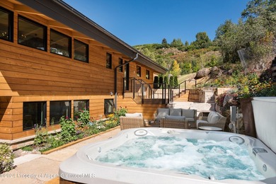 Perched on one of the most optimal locations above Willoughby - photo 30