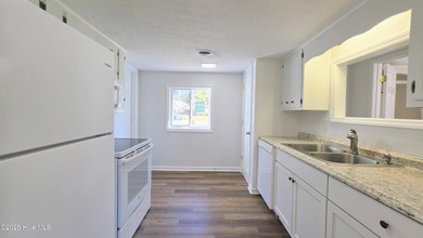 Escape to the sought-after waterfront community of Harbour Walk - photo 3