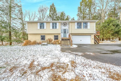 Lake Guenevere Home For Sale in Pocono Lake Pennsylvania