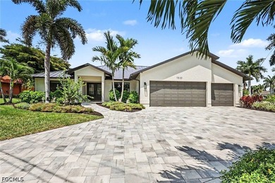 LOCATION, LOCATION, LOCATION! Welcome to this exceptional Direct - photo 33