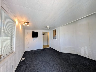 Large home with plenty of potential to make it your own. Nice - photo 9