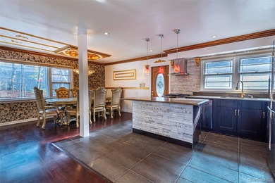 Welcome to this beautiful Hi-Ranch in Douglaston!! Features - photo 2