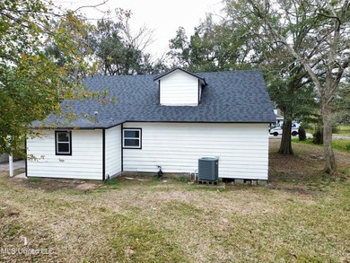 Rare Dual-Residence Gem: Two Fully Remodeled Homes on One Lot! - photo 7