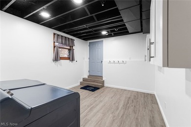 Beautifully updated 3 bedroom, 2 full bath home with year-round - photo 24