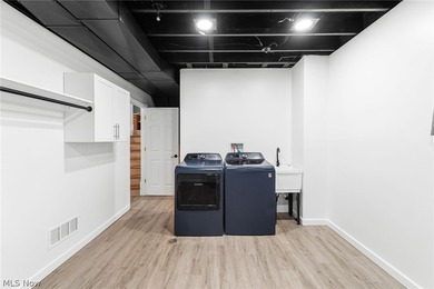 Beautifully updated 3 bedroom, 2 full bath home with year-round - photo 25