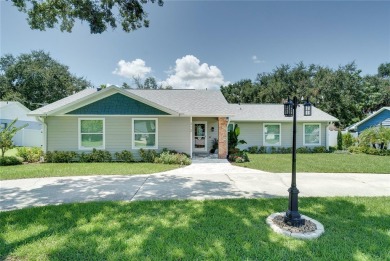 Lake Apopka Home For Sale in Winter Garden Florida