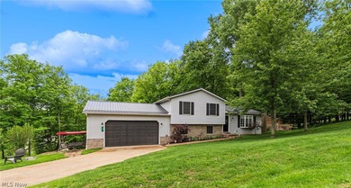 Beautifully updated 3 bedroom, 2 full bath home with year-round - photo 32