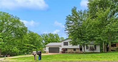 Beautifully updated 3 bedroom, 2 full bath home with year-round - photo 33