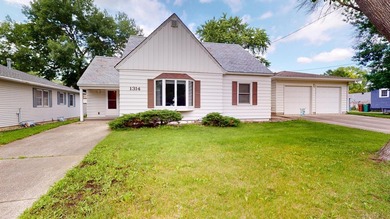 Check out this Cape Cod style, meticulously maintained home - photo 1