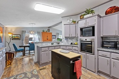 This beautiful home is located in a quiet cul-de-sac and - photo 5