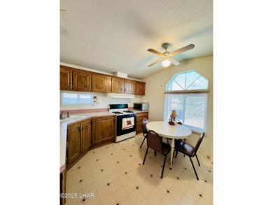 Back on the market! Welcome to this well-maintained 2000