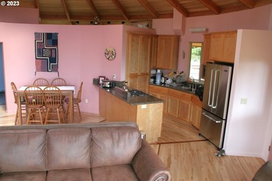 Ocean View Acreage!!! Charming two-bedroom, one-bath artist - photo 14