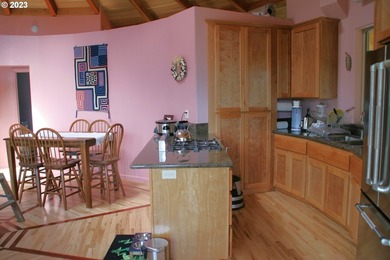 Ocean View Acreage!!! Charming two-bedroom, one-bath artist - photo 15