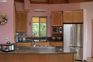 Ocean View Acreage!!! Charming two-bedroom, one-bath artist - photo 16