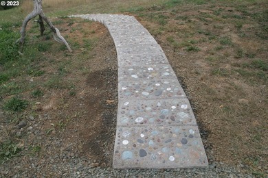 Ocean View Acreage!!! Charming two-bedroom, one-bath artist - photo 32