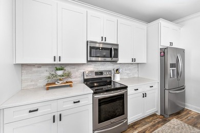 JUST REDUCED! UPGRADED AND UPDATED! This 2,348 SF corner-lot - photo 14