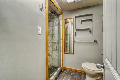 Lake living in this adorable 1 bedroom, 2 full bath year-round - photo 16