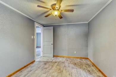 Lake living in this adorable 1 bedroom, 2 full bath year-round - photo 18