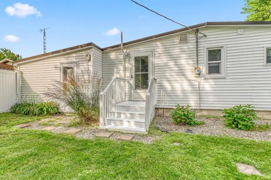 Lake living in this adorable 1 bedroom, 2 full bath year-round - photo 22