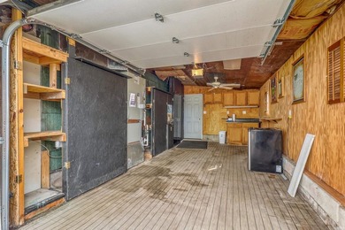 Lake living in this adorable 1 bedroom, 2 full bath year-round - photo 26