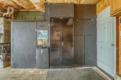 Lake living in this adorable 1 bedroom, 2 full bath year-round - photo 27