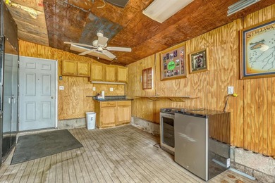 Lake living in this adorable 1 bedroom, 2 full bath year-round - photo 28