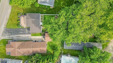 Lake living in this adorable 1 bedroom, 2 full bath year-round - photo 29