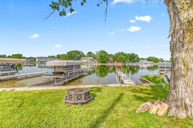 Lake living in this adorable 1 bedroom, 2 full bath year-round - photo 31