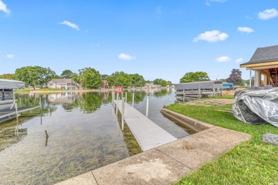 Lake living in this adorable 1 bedroom, 2 full bath year-round - photo 32