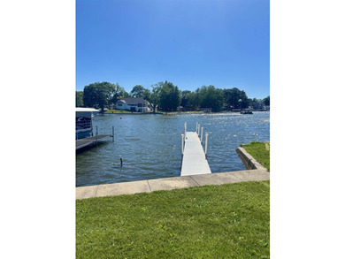 Lake living in this adorable 1 bedroom, 2 full bath year-round - photo 33