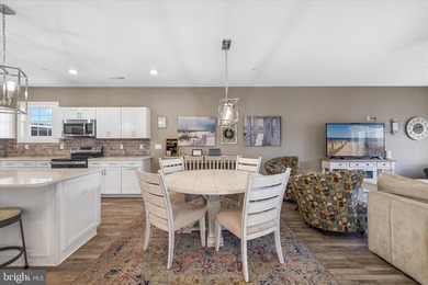 Enjoy coastal living in this sought-after ocean block home in - photo 8