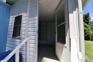 Tired of neighbors breathing down your neck? Welcome to 212 - photo 3