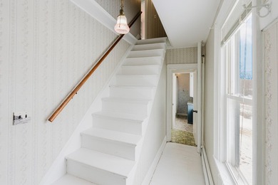 A classic Down East Home! This charming New England home has - photo 11