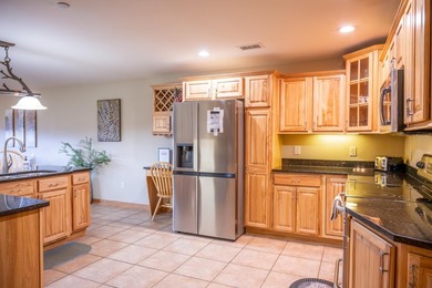Highly desirable *05* unit condo in an excellent location! This - photo 11