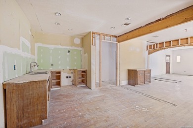 Charming 1920s home in the desirable Woodlawn Terrace - photo 13