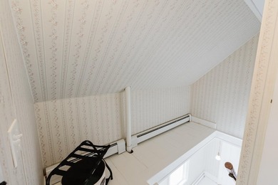 A classic Down East Home! This charming New England home has - photo 19