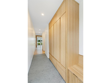 NEW WATERFRONT CONSTRUCTION Thoughtfully crafted and beautifully - photo 20