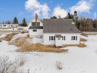A classic Down East Home! This charming New England home has - photo 23