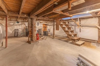 A classic Down East Home! This charming New England home has - photo 32