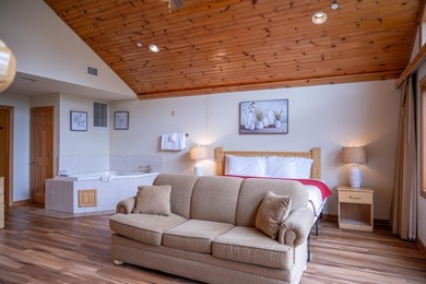 Highly desirable *05* unit condo in an excellent location! This - photo 33