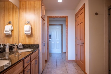 Highly desirable *05* unit condo in an excellent location! This - photo 35