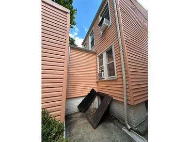 Fantastic opportunity to turn this unique multifamily lot with 2 - photo 4