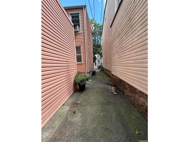 Fantastic opportunity to turn this unique multifamily lot with 2 - photo 6