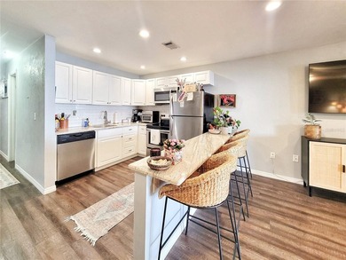 Beautifully UPDATED 1 bedroom / 1 bathroom ground-floor condo in - photo 6
