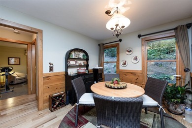 Cross Creek Cabin is one of only six houses in the neighborhood - photo 15
