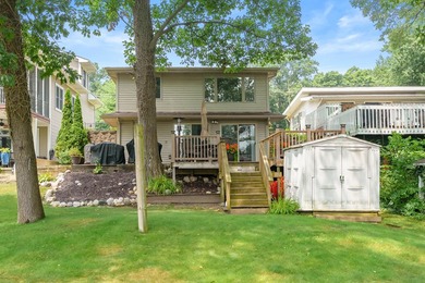 Experience the best of Gravel Lake living with this unique - photo 2