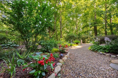 Cross Creek Cabin is one of only six houses in the neighborhood - photo 25