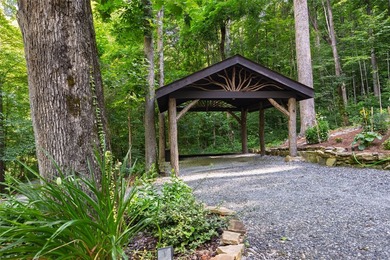 Cross Creek Cabin is one of only six houses in the neighborhood - photo 29
